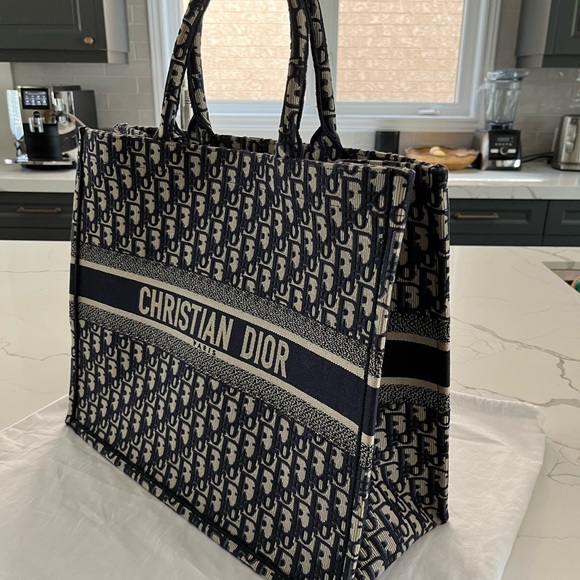 Door Large Oblique Book Tote - Picture 2 of 13